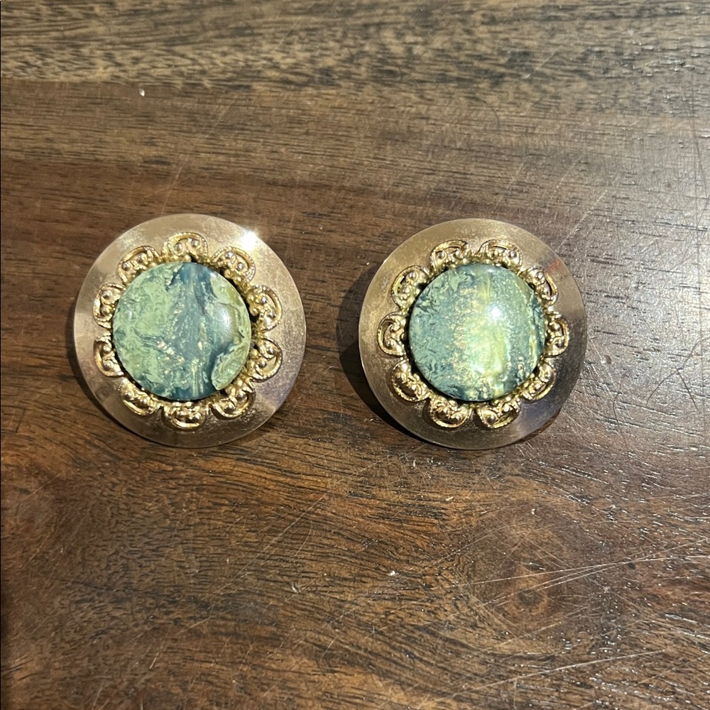 Vintage 1980s Silver Tones Green Stone Clip on Earrings